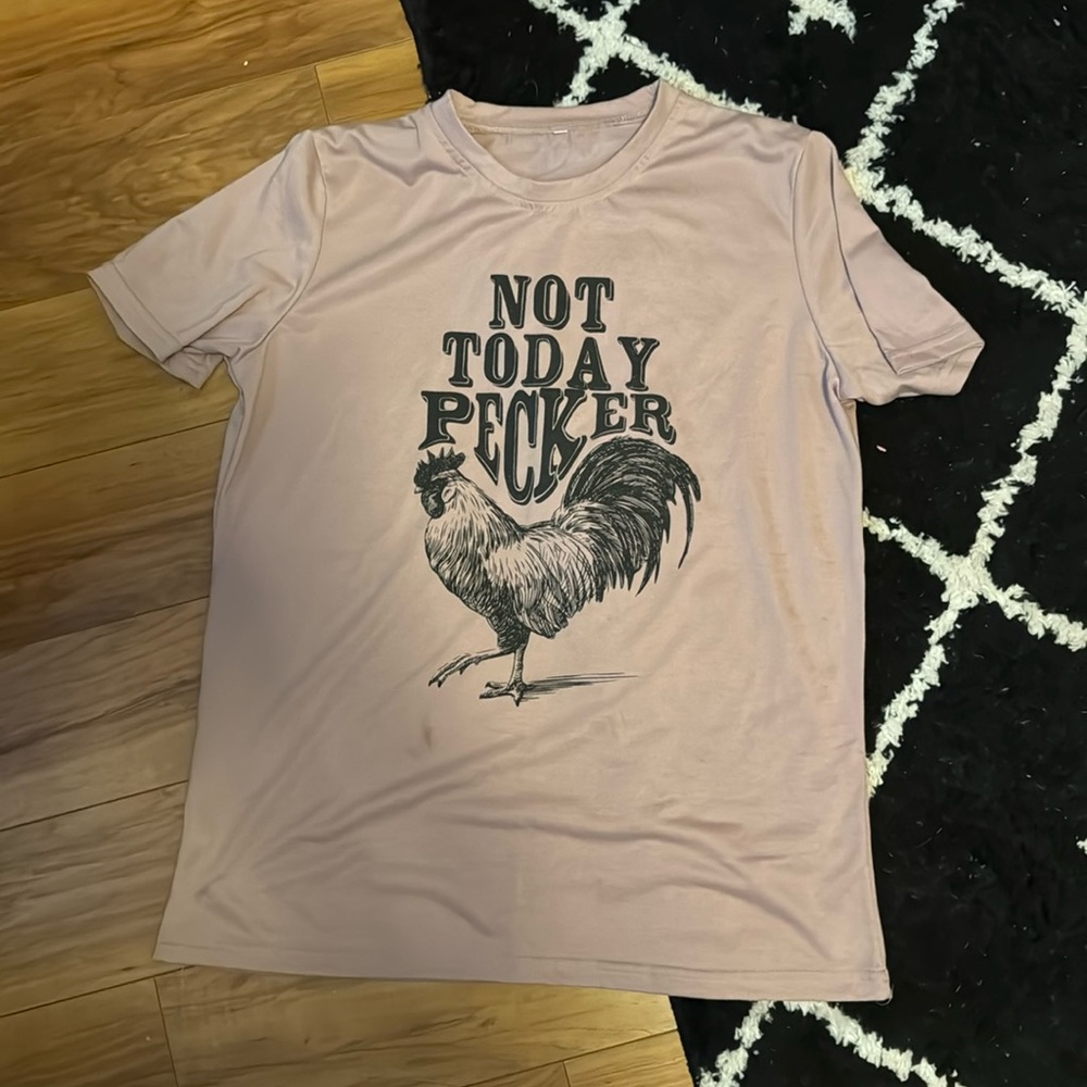 Women’s tee.